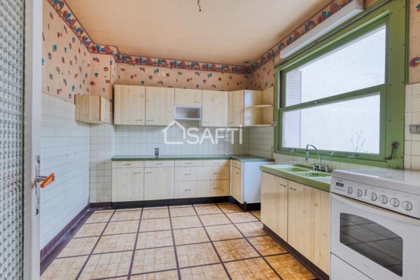 Maison familiale avec grand jardin arboré