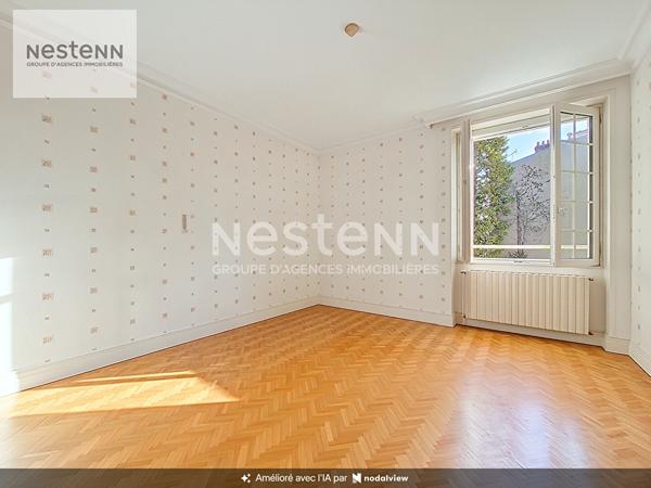 ORLEANS SAINT VINCENT / PARC PASTEUR - APPARTEMENT DE 200m2 environ avec ascenseur ! Double garage et cave - DPE D