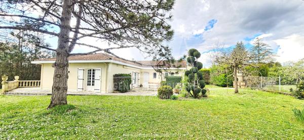MAGNAC-SUR-TOUVRE - PAVILLON DE PLAIN-PIED DE 170 m² AVEC DOUBLE GARAGE SUR TERRAIN DE 2121 m²