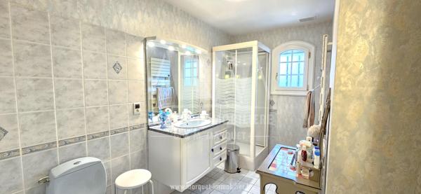 MAGNAC-SUR-TOUVRE - PAVILLON DE PLAIN-PIED DE 170 m² AVEC DOUBLE GARAGE SUR TERRAIN DE 2121 m²