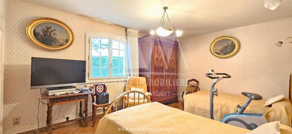 MAGNAC-SUR-TOUVRE - PAVILLON DE PLAIN-PIED DE 170 m² AVEC DOUBLE GARAGE SUR TERRAIN DE 2121 m²