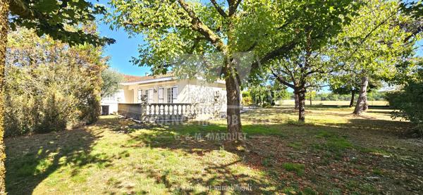 MAGNAC-SUR-TOUVRE - PAVILLON DE PLAIN-PIED DE 170 m² AVEC DOUBLE GARAGE SUR TERRAIN DE 2121 m²
