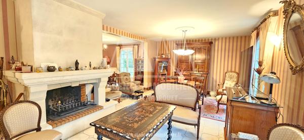 MAGNAC-SUR-TOUVRE - PAVILLON DE PLAIN-PIED DE 170 m² AVEC DOUBLE GARAGE SUR TERRAIN DE 2121 m²
