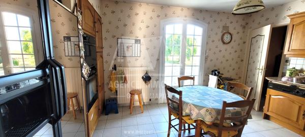 MAGNAC-SUR-TOUVRE - PAVILLON DE PLAIN-PIED DE 170 m² AVEC DOUBLE GARAGE SUR TERRAIN DE 2121 m²
