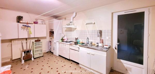 MAGNAC-SUR-TOUVRE - PAVILLON DE PLAIN-PIED DE 170 m² AVEC DOUBLE GARAGE SUR TERRAIN DE 2121 m²