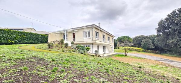 PUYMOYEN - 5 MINUTES D'ANGOULEME - CONFORTABLE PAVILLON SUR SOUS-SOL DE 155 m² SUR TERRAIN CLOS