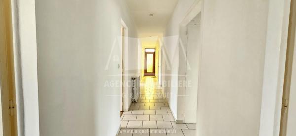 PUYMOYEN - 5 MINUTES D'ANGOULEME - CONFORTABLE PAVILLON SUR SOUS-SOL DE 155 m² SUR TERRAIN CLOS