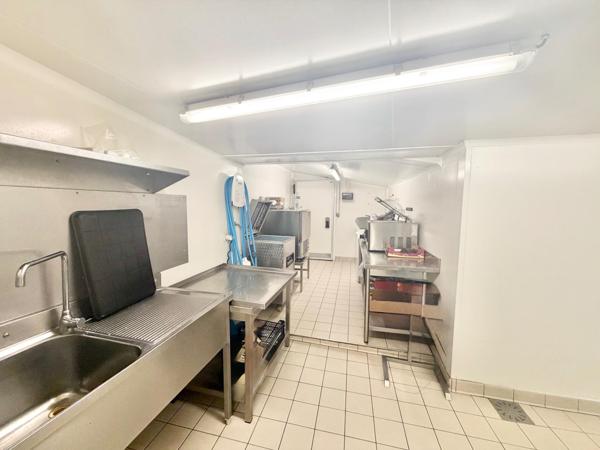 Fonds De Commerce à ERNEE, 53500 - 125m²