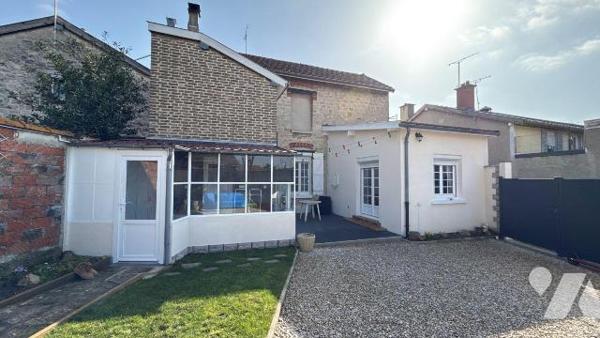 Maison de charme en pierres meulières - entièrement rénovée - secteur hôpital

Située à Châlo...