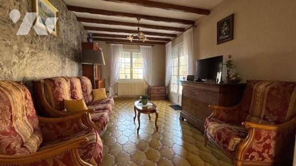 Maison de charme en pierres meulières - entièrement rénovée - secteur hôpital

Située à Châlo...