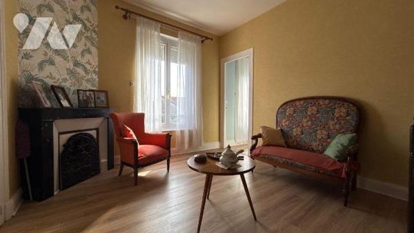 Maison de charme en pierres meulières - entièrement rénovée - secteur hôpital

Située à Châlo...