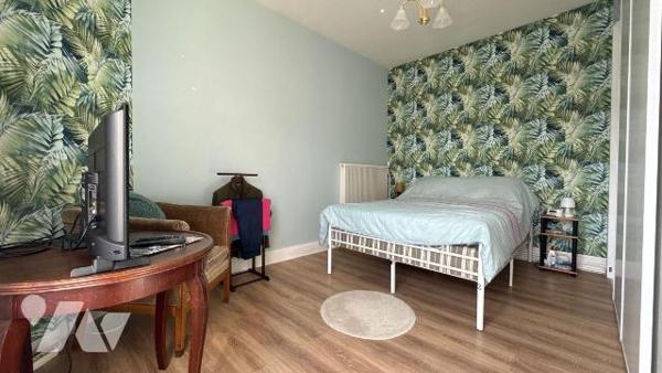 Maison de charme en pierres meulières - entièrement rénovée - secteur hôpital

Située à Châlo...