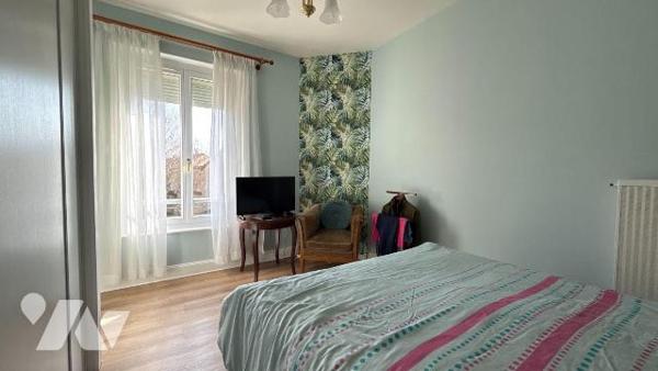 Maison de charme en pierres meulières - entièrement rénovée - secteur hôpital

Située à Châlo...