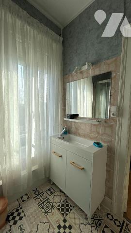 Maison de charme en pierres meulières - entièrement rénovée - secteur hôpital

Située à Châlo...