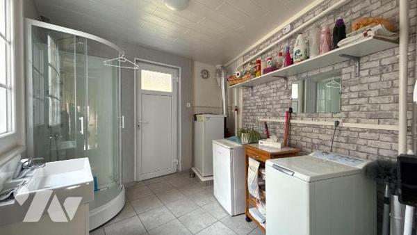 Maison de charme en pierres meulières - entièrement rénovée - secteur hôpital

Située à Châlo...