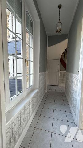 Maison de charme en pierres meulières - entièrement rénovée - secteur hôpital

Située à Châlo...