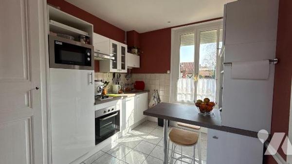 Maison de charme en pierres meulières - entièrement rénovée - secteur hôpital

Située à Châlo...