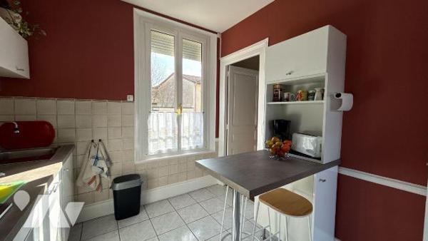 Maison de charme en pierres meulières - entièrement rénovée - secteur hôpital

Située à Châlo...