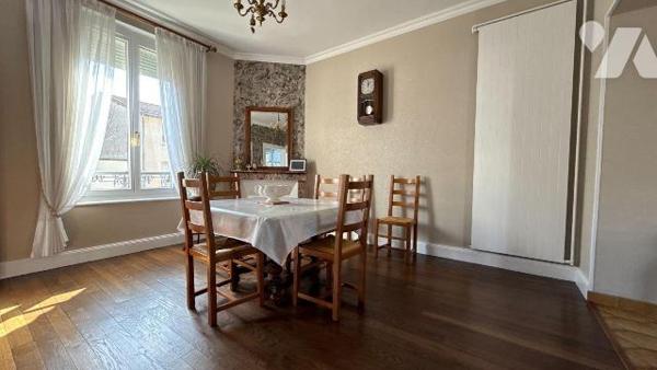 Maison de charme en pierres meulières - entièrement rénovée - secteur hôpital

Située à Châlo...