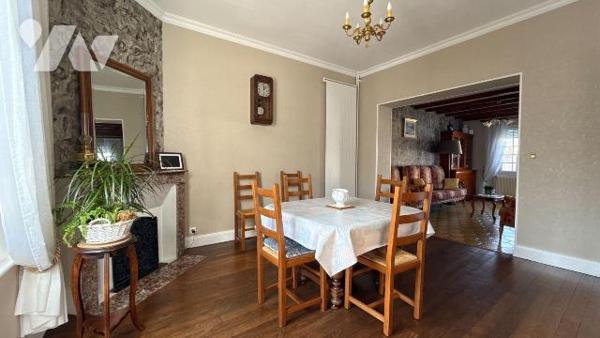 Maison de charme en pierres meulières - entièrement rénovée - secteur hôpital

Située à Châlo...