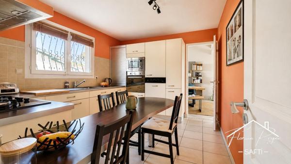 Maison familiale 158 m² – 4 chambres, jardin, garage et cave – Parempuyre