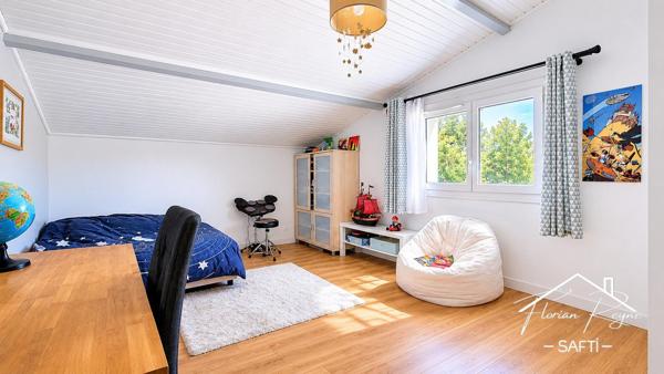 Maison familiale 158 m² – 4 chambres, jardin, garage et cave – Parempuyre