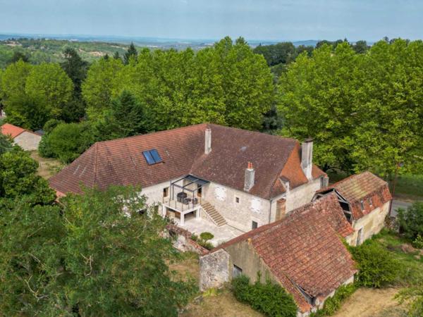 Maison ancienne - Gourdon Secteur Gourdon - Bel ensemble immobilier en pierre sur 4ha2 avec piscine proche commerces