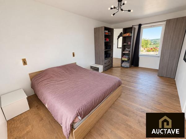 Maison en pierre avec 3 chambres, jardin et dépendances , Pre en pail