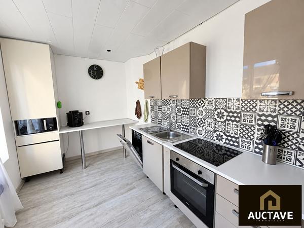 Maison en pierre avec 3 chambres, jardin et dépendances , Pre en pail