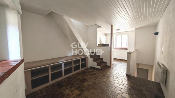 CABESTANY Maison de village 2 pièces en R+2 avec garage.