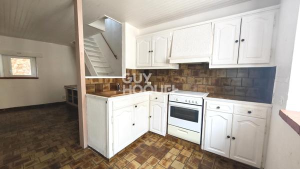 CABESTANY Maison de village 2 pièces en R+2 avec garage.