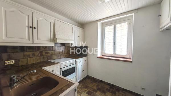 CABESTANY Maison de village 2 pièces en R+2 avec garage.