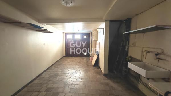 CABESTANY Maison de village 2 pièces en R+2 avec garage.