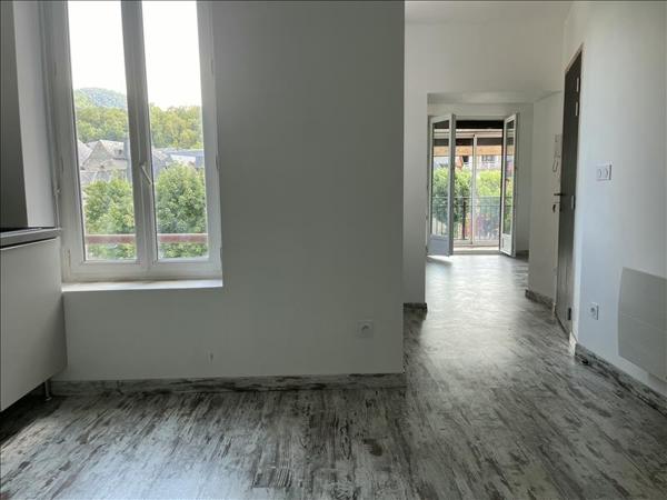 Appartement à louer 758 € CC ARREAU 3 p 67 m² DPE C