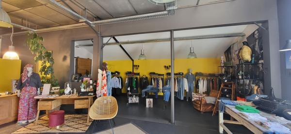 Fonds De Commerce
        
        - 200 m²