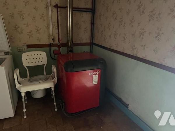 À 3 km de Chinon - Ancienne ferme à restaurer avec dépendances, caves et jardin d'environ 3 500...