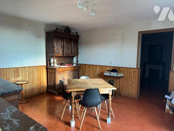 À 3 km de Chinon - Ancienne ferme à restaurer avec dépendances, caves et jardin d'environ 3 500...