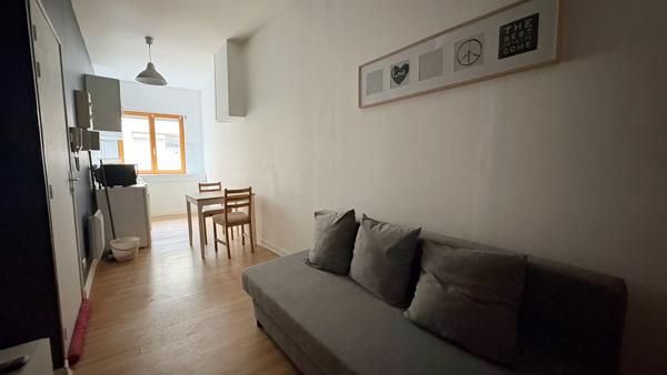 Appartement
                                                                                                                                                                                                                                                                                                                        1 pièce(s)                                                                                                                                                                                                                                                                                                                              20.1  m²