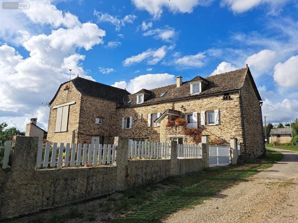 Maison à vendre à La Salvetat-Peyralès dans l'Aveyron (12440), ref : 1008391   
Aveyron