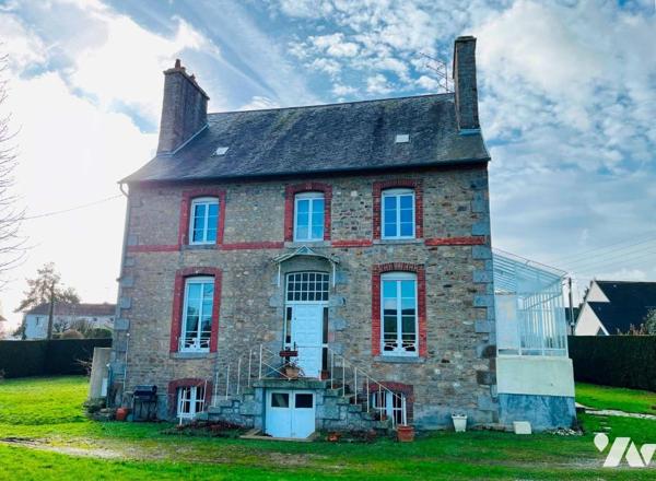 A vendre centre-ville d'Avranches, idéalement située proche de toutes commodités, maison de maî...