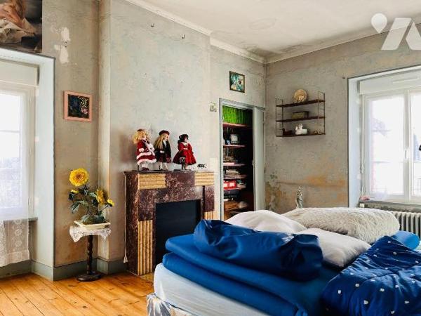 A vendre centre-ville d'Avranches, idéalement située proche de toutes commodités, maison de maî...