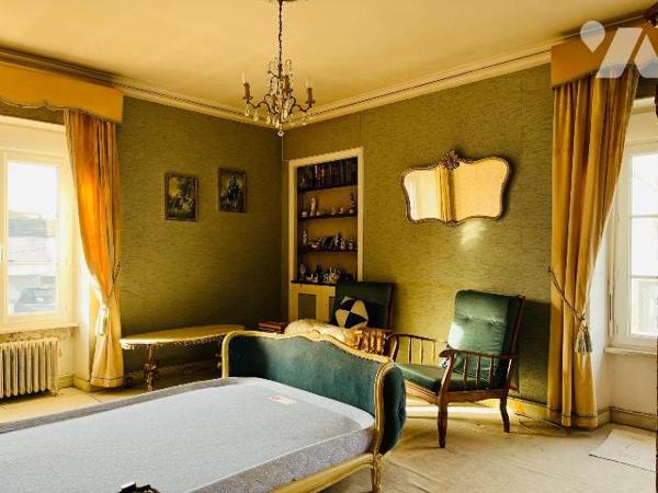 A vendre centre-ville d'Avranches, idéalement située proche de toutes commodités, maison de maî...