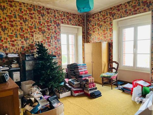 A vendre centre-ville d'Avranches, idéalement située proche de toutes commodités, maison de maî...