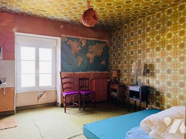 A vendre centre-ville d'Avranches, idéalement située proche de toutes commodités, maison de maî...