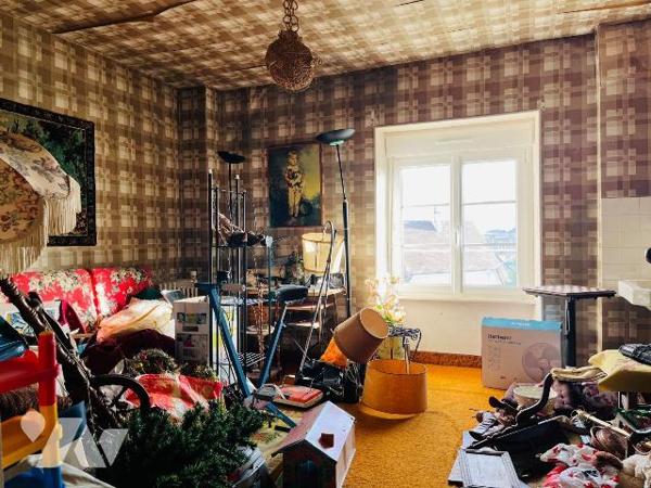 A vendre centre-ville d'Avranches, idéalement située proche de toutes commodités, maison de maî...