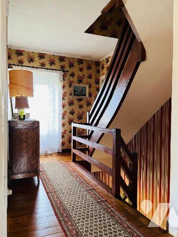 A vendre centre-ville d'Avranches, idéalement située proche de toutes commodités, maison de maî...