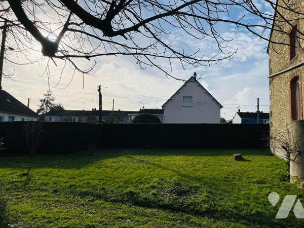 A vendre centre-ville d'Avranches, idéalement située proche de toutes commodités, maison de maî...