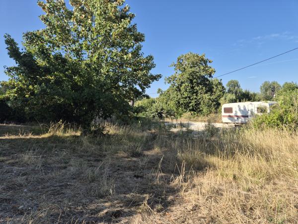Terrain à bâtir d'environ 835 m² au cœur du bourg de Lisle