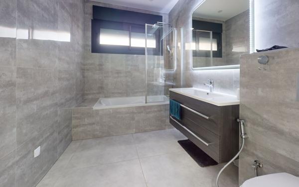 Maison à vendre    5 pièces •  Cluses