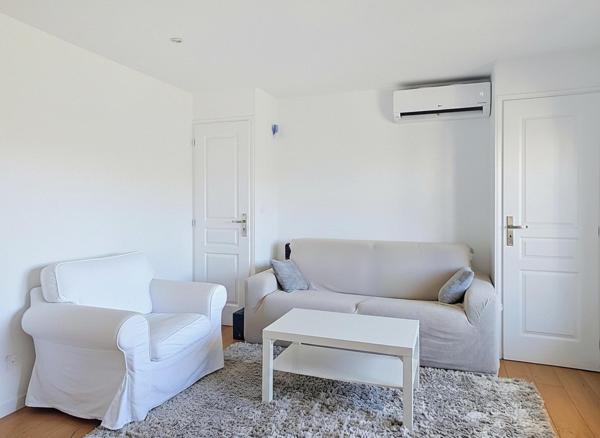 Petit appart', grands projets... et locataire déjà installé !